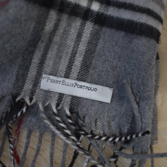 Perry Ellis Gray Plaid Scarf - Picture 4 of 6